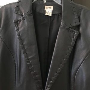 Women’s Leather Cache Jacket